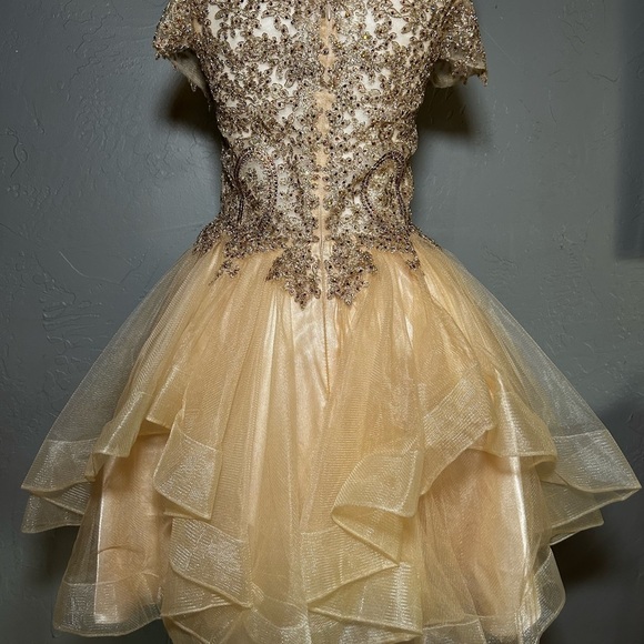 Elegant Gold Off-Shoulder Dress (c) - Picture 8 of 13